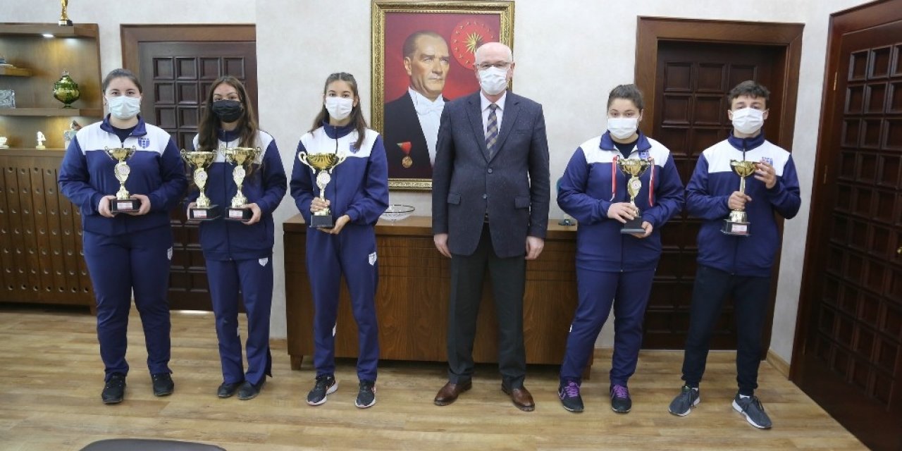 Odunpazarı Belediyesi Atletizm Takımı Başarılı Atletler Yetiştiriyor