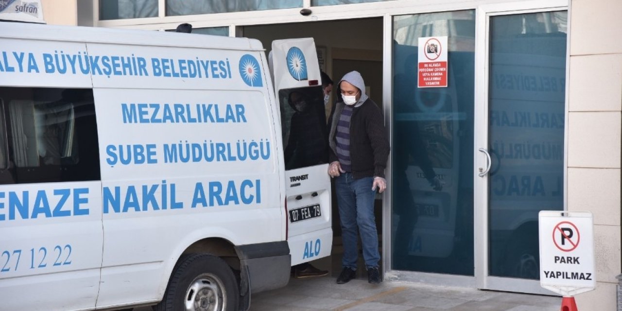 Falezlerden Düşerek Ölen Kadın, Aynı Gün Oğlunun Mezarına Gitmiş