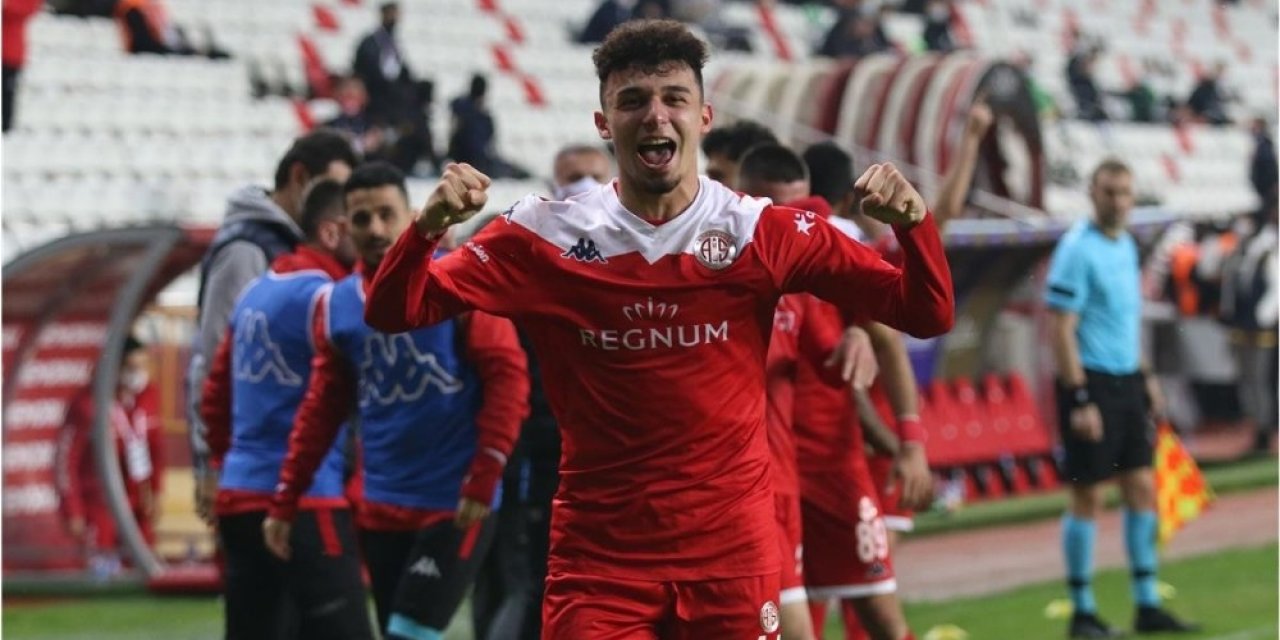 Antalyasporlu Gökdeniz Bayrakdar’tan Beşiktaş’a 2 Gol
