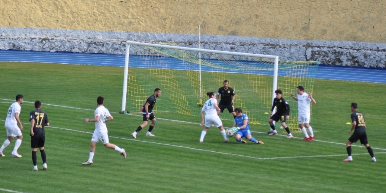 3. Lig: Osmaniyespor Fk: 3 - Şile Yıldızspor: 2