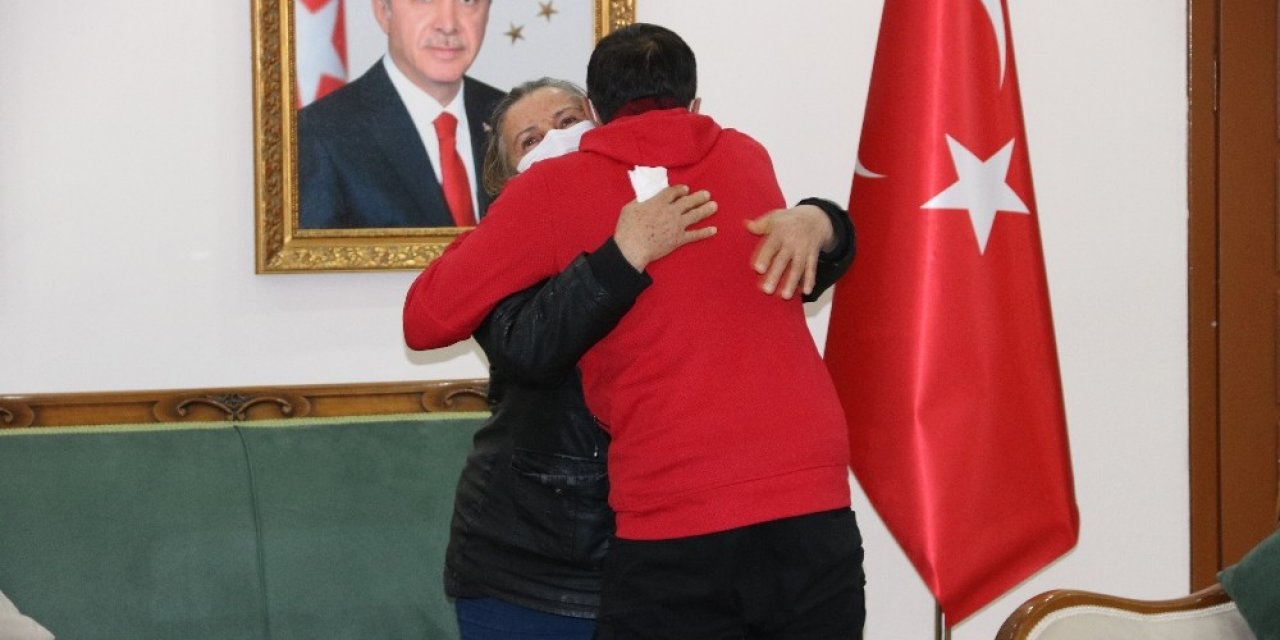 Hdp Önündeki Ailelerin Çığlığı Pkk’yı Bitirme Noktasına Getirdi, 23’üncü Aile Evladına Kavuştu