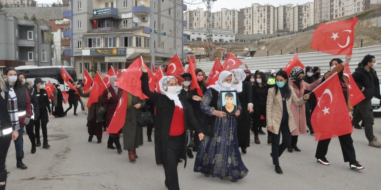 Evlat Nöbetindeki Şırnaklı Anneler Çocuklarını Hdp’den İstiyor