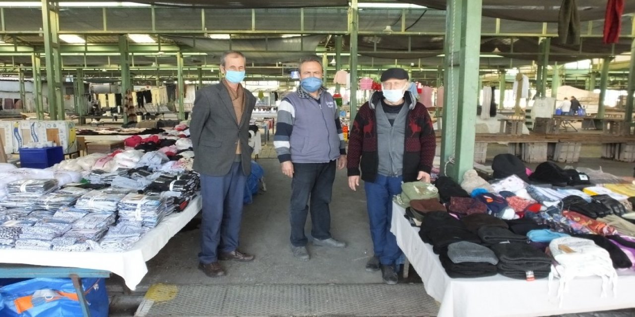 Burhaniye’de Çarşamba Pazarı Esnafı İlgi Bekliyor