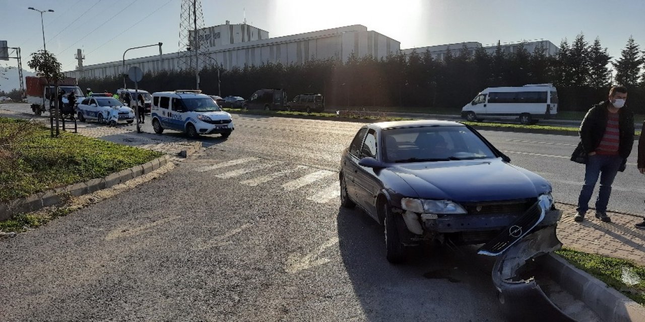 Kazada Savrulan Otomobil Yayaya Çarptı: 3 Yaralı