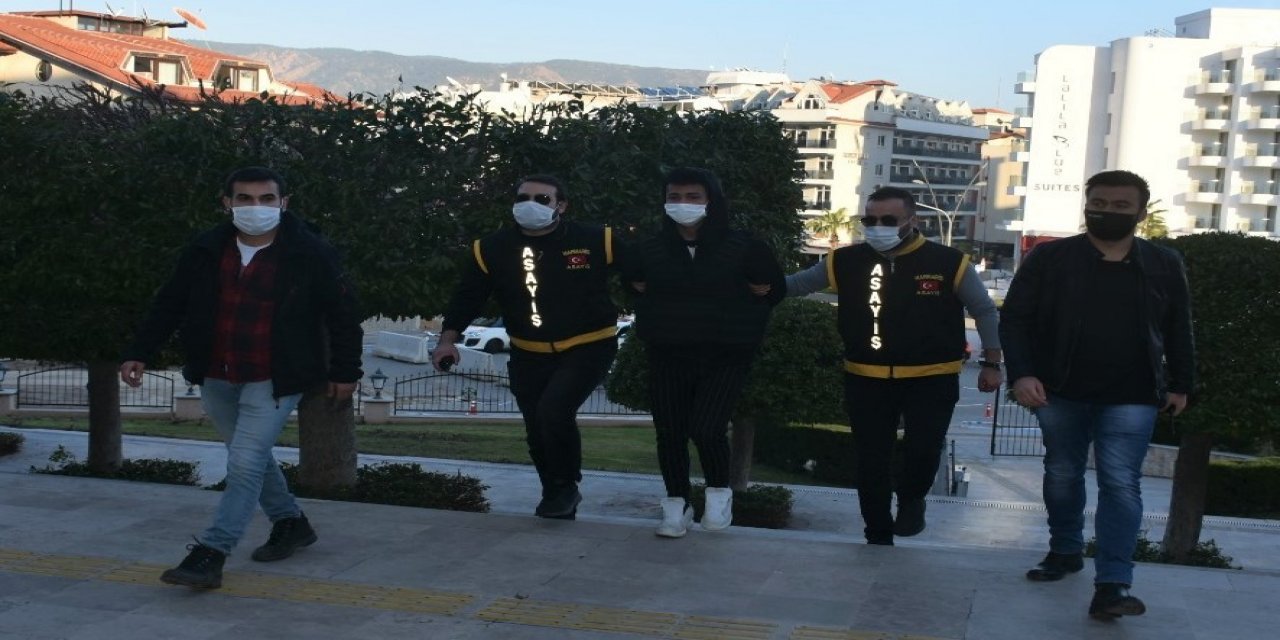 Babasını Kalbinden Bıçaklayıp Öldürmüştü, Tutuklandı