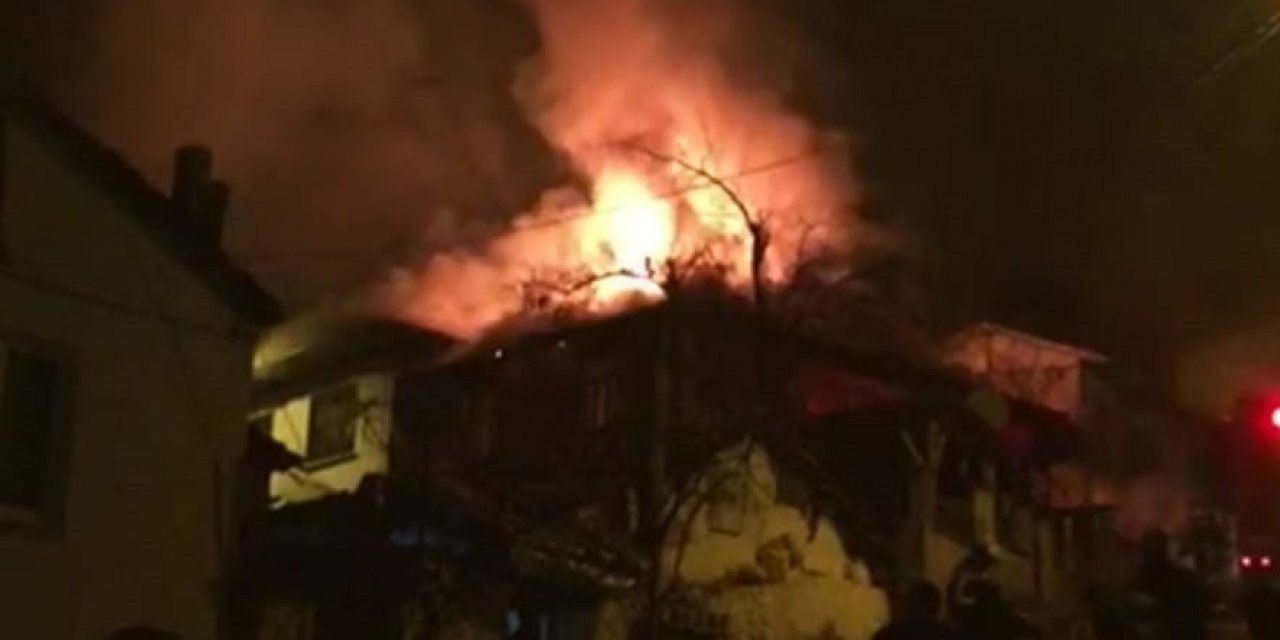 Amasya’da 2 Ev Alevlere Teslim Oldu