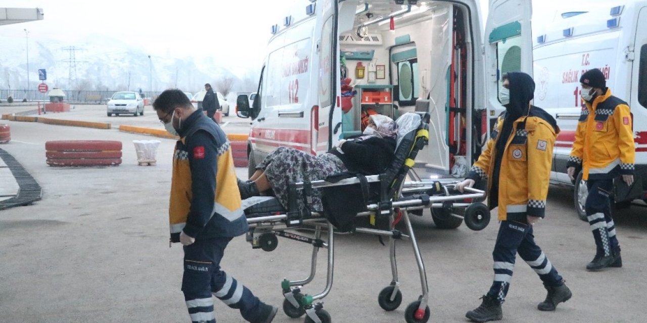 Karbon Monoksit Gazından Zehirlenen Anne Ve Kızı Hastaneye Kaldırıldı