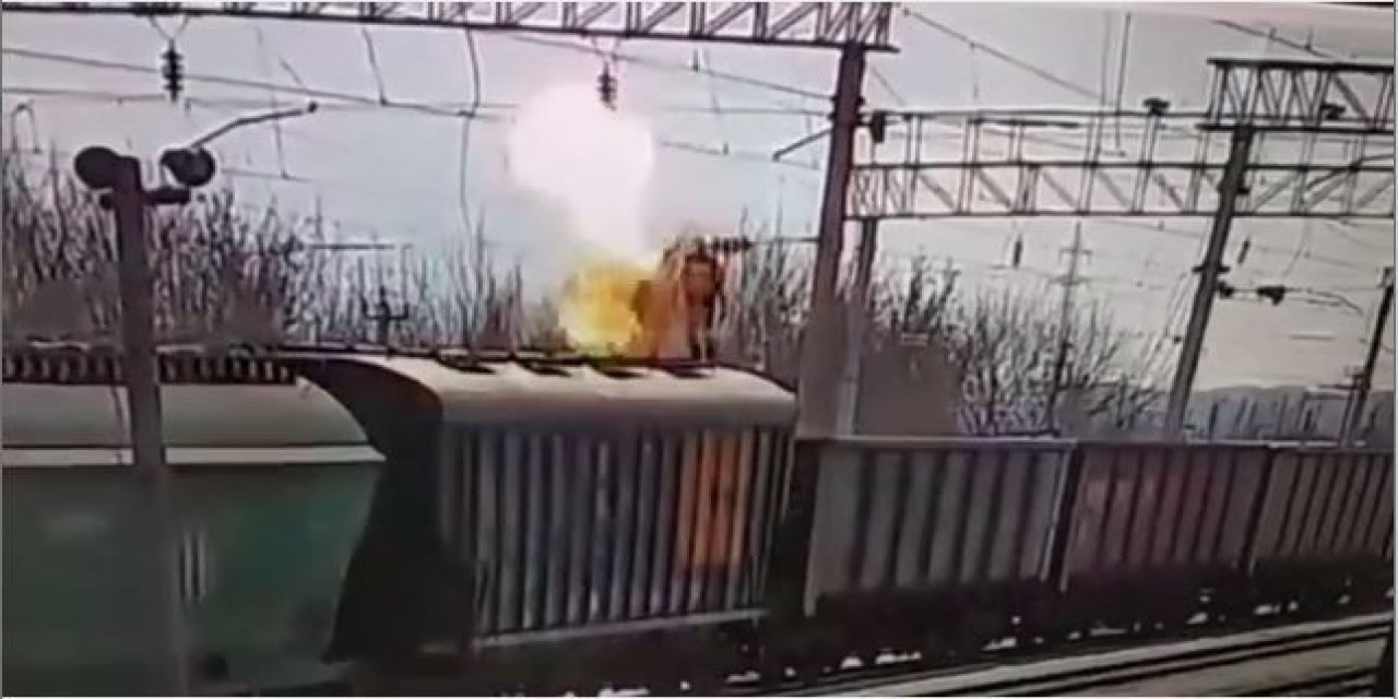 Rusya’da Tren Vagonlarının Üzerinde Oyun Oynayan Çocuk Elektrik Akımına Kapıldı