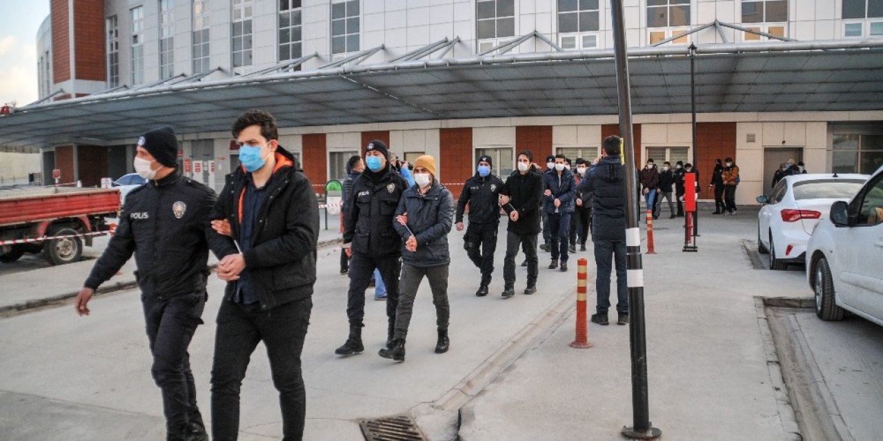 Fetö Şüphelisi 15 Şahıs Adliyeye Sevk Edildi