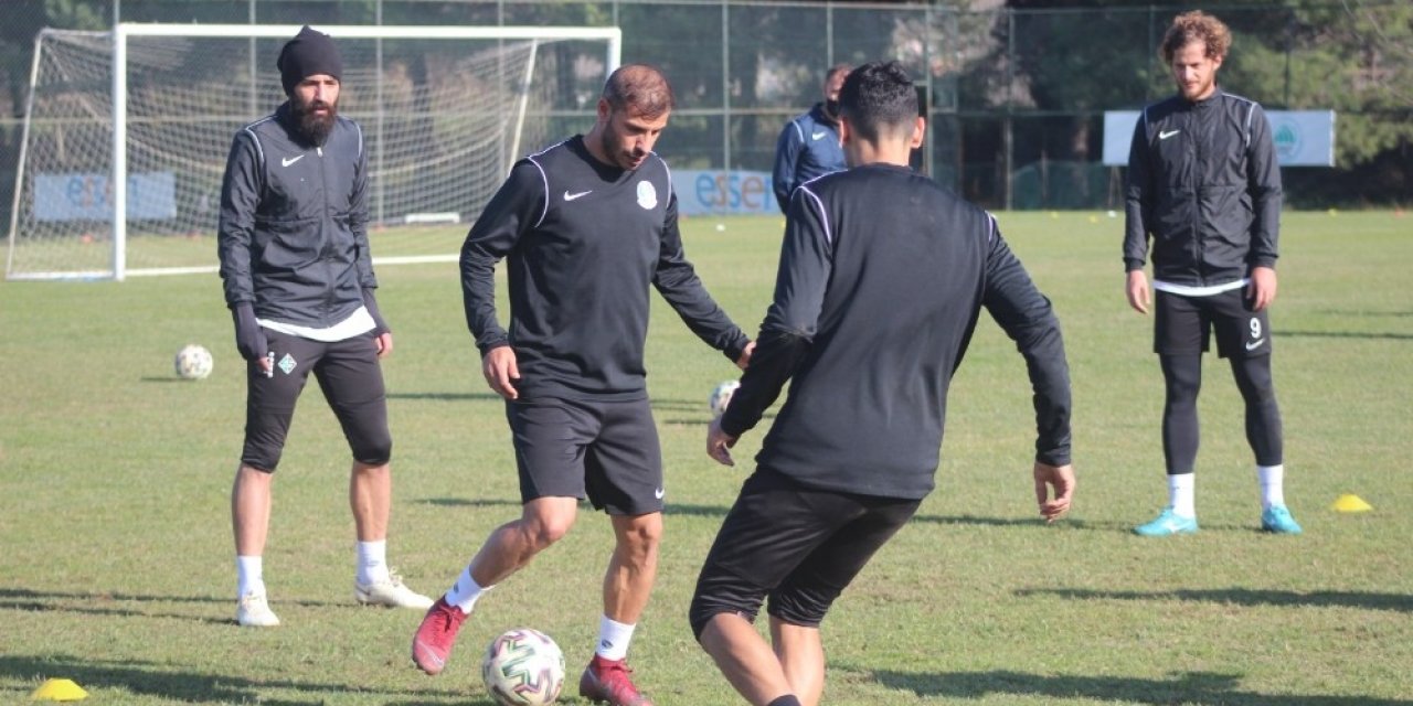 Sakaryaspor, Tarsus İ̇dman Yurdu Maçının Hazırlıklarına Ara Vermeden Başladı