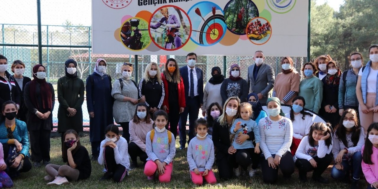 Emniyet Çalışanları Anne Ve Kız Kampında Moral Buldu
