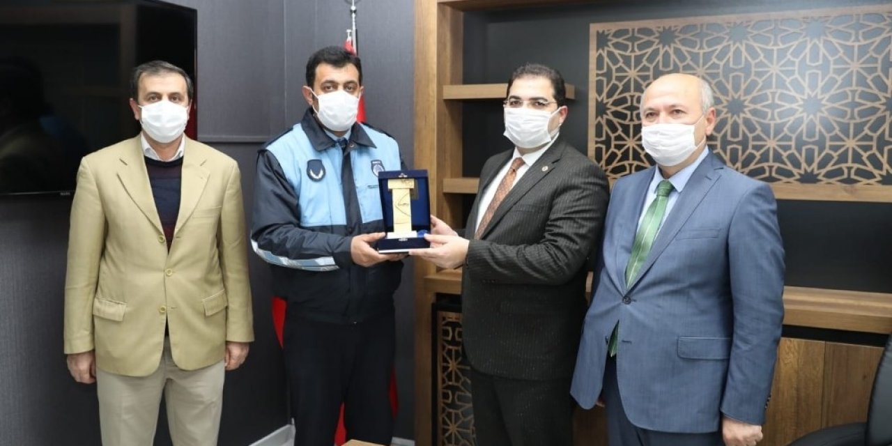 Duyarlı Zabıta Memuruna Ödül
