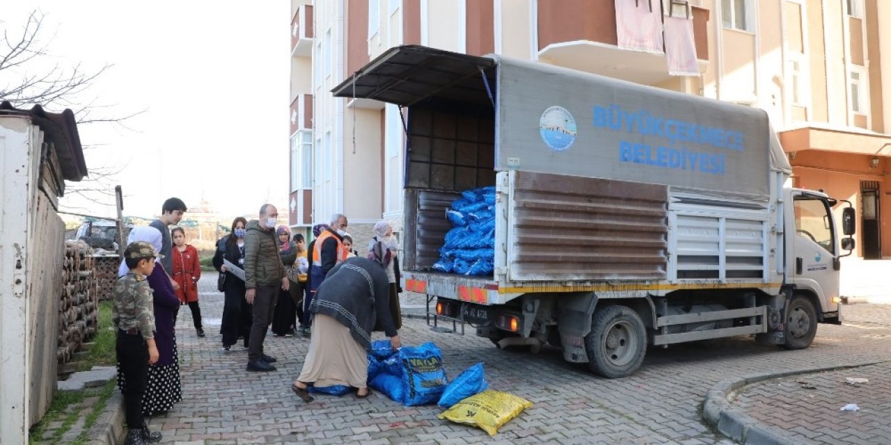 Büyükçekmece Belediyesi Bin Aileye Kömür Dağıttı