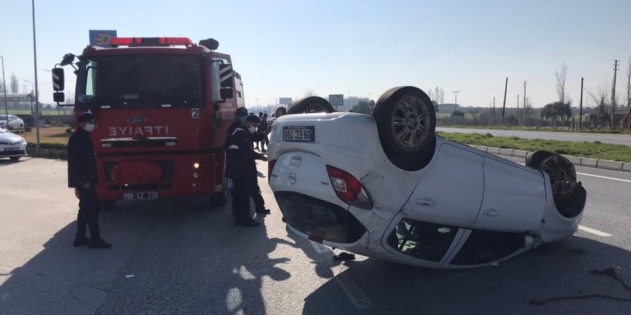 Refüje Çarptı, Takla Attı, Karşı Şeride Geçti