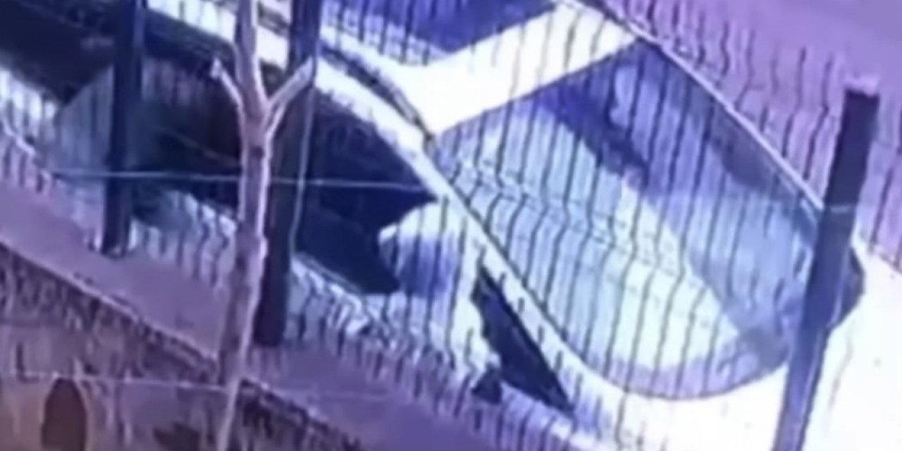 Gözü Dönmüş Hırsızlar Güpegündüz Aracın Camını Kırıp Değerli Eşyaları Çaldı