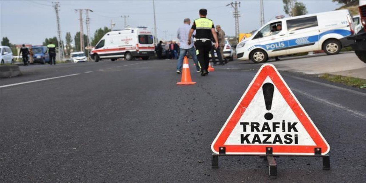 Feci kaza taksi ile hafif ticari araç çarpıştı 3 kişi öldü, 7 kişi yaralandı