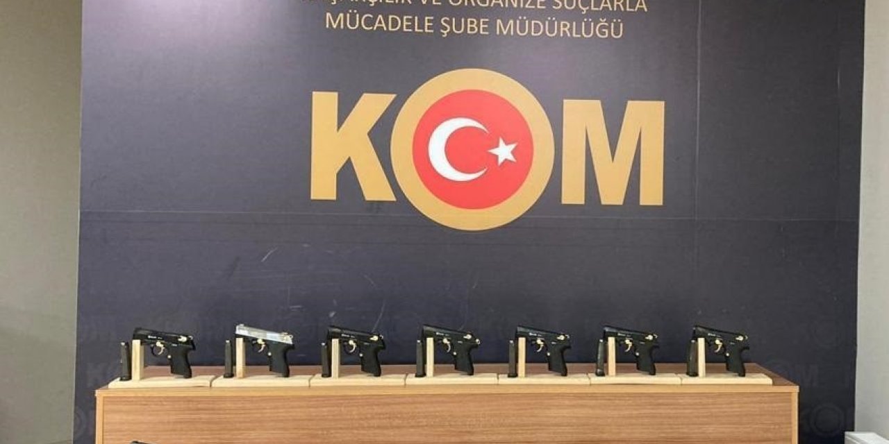 Salça Kovalarında Ruhsatsız 15 Tabanca Ele Geçirildi