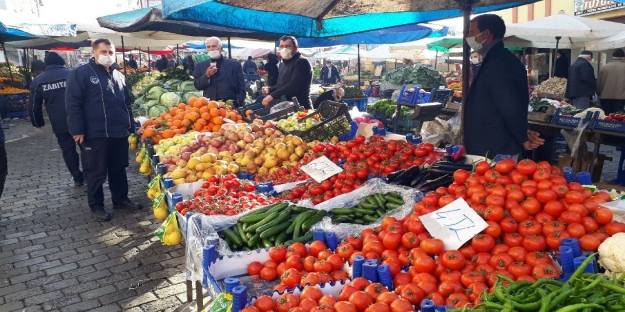 Niksar’da Zabıta Ekiplerinden Pazar Yerinde Etiket Denetimi