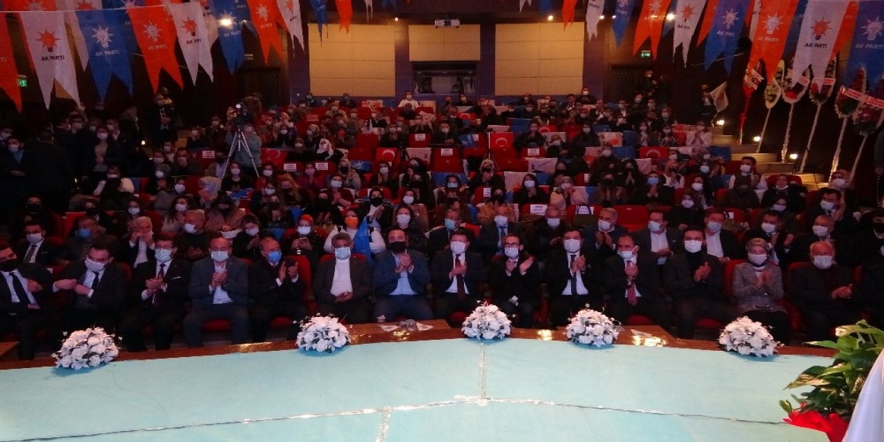 Uşak Ak Parti’de Gençlik Yönetimi Güven Tazeledi