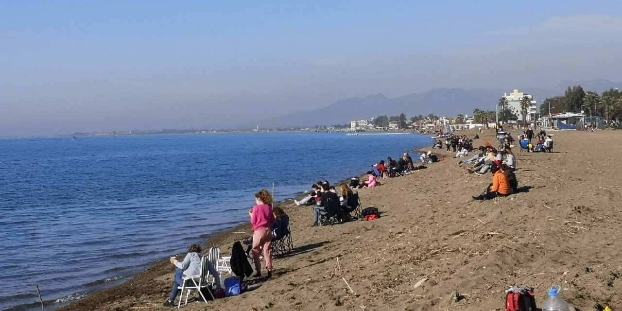 Havalar Isındı, İ̇zmir’de Plaj Ve Parklar Doldu