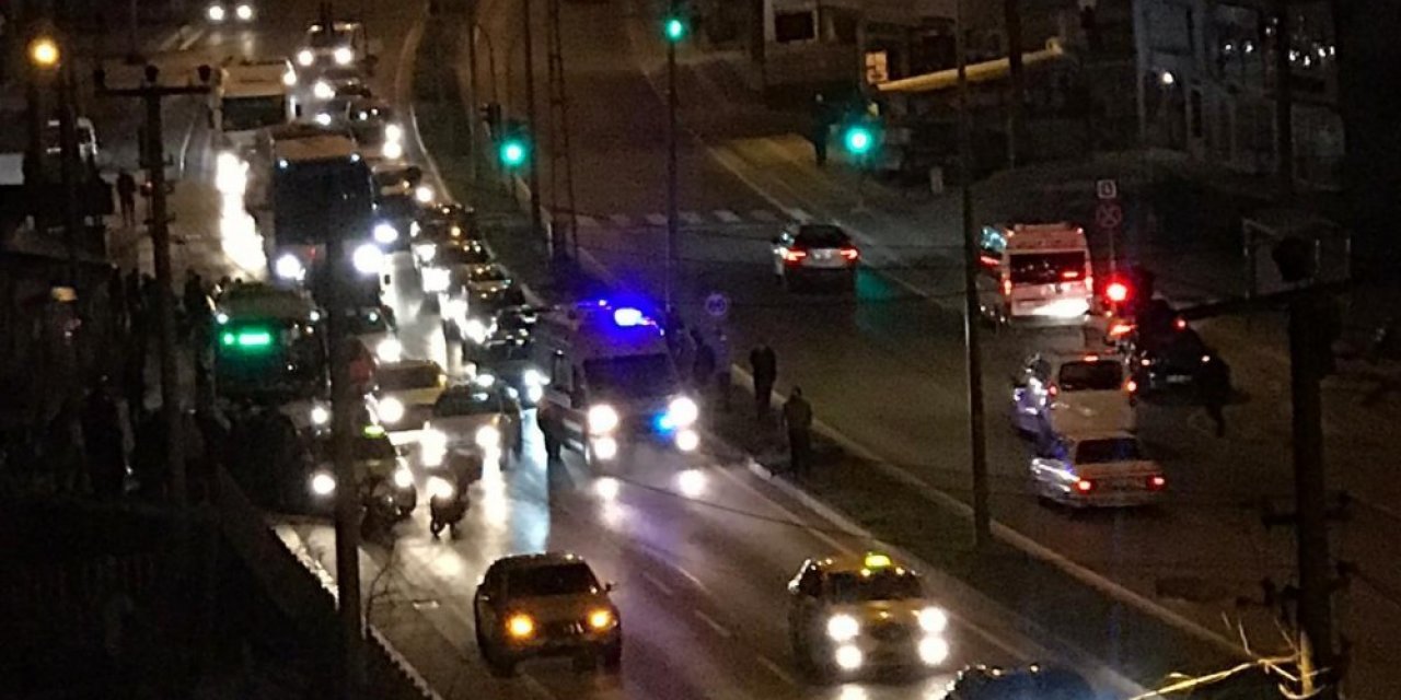 Motosiklet, Halk Otobüsüne Çarptı: 1 Yaralı
