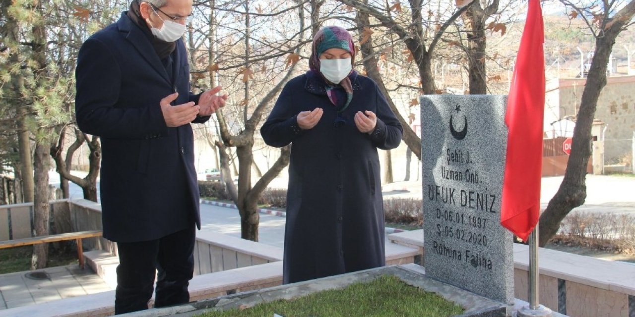 Çığ Altında Şehit Olan Ufuk Deniz, Kabri Başında Anıldı