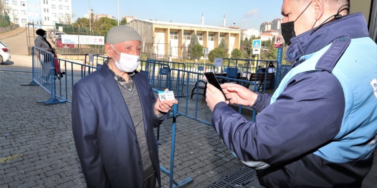 Başakşehir Belediyesinden Çınarlara Hes Kodu Kartı