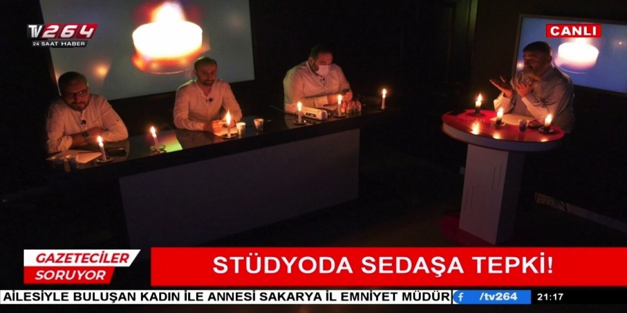 Canlı Yayını Mum Işığında Yaptılar