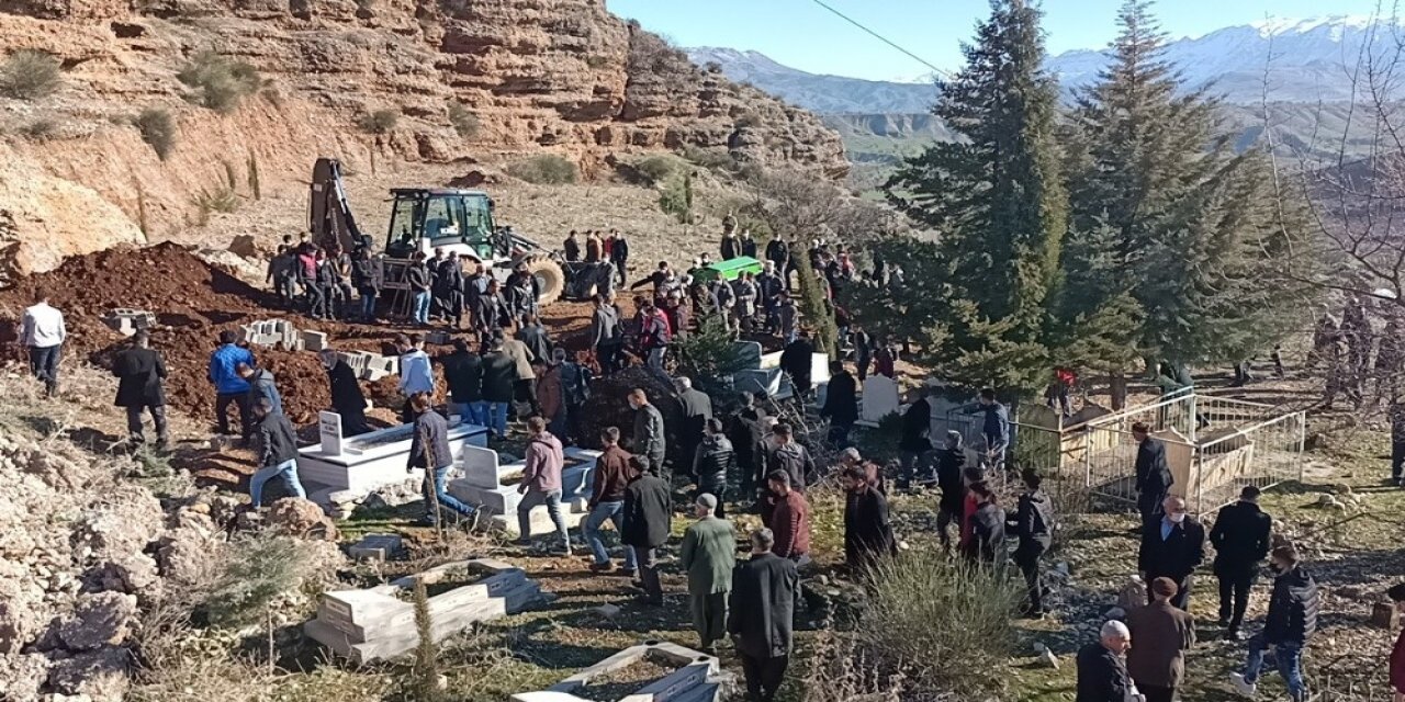 Kavgada Hayatını Kaybeden 6 Kişiden 4’ü Toprağa Verildi