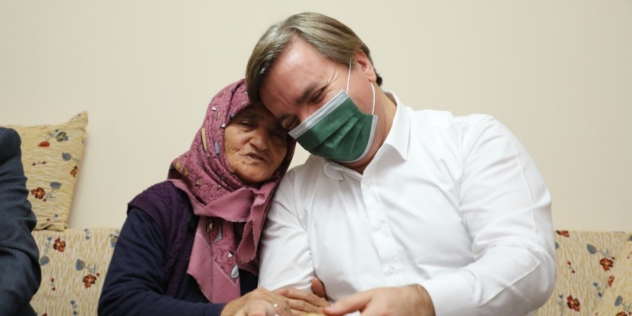 Şehit Annesinin Vali Aydoğdu İle Diyaloğu Ve Sarılmaları Yürekleri Isıttı