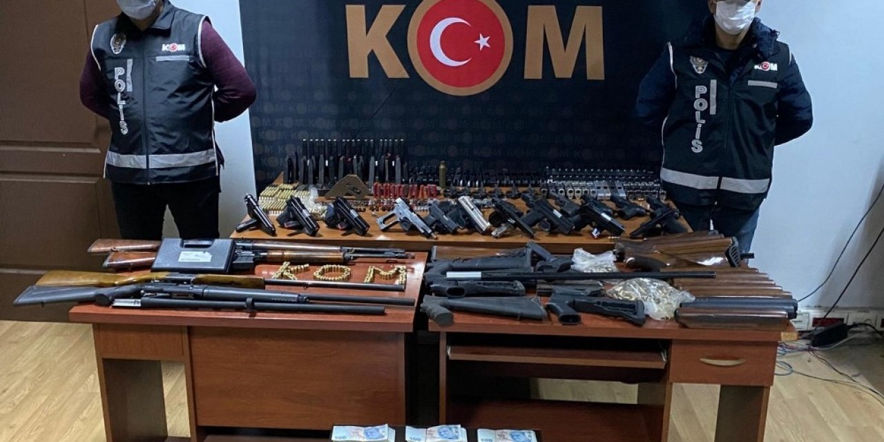 Evini Silah Üretim İmalathanesine Çevirmiş