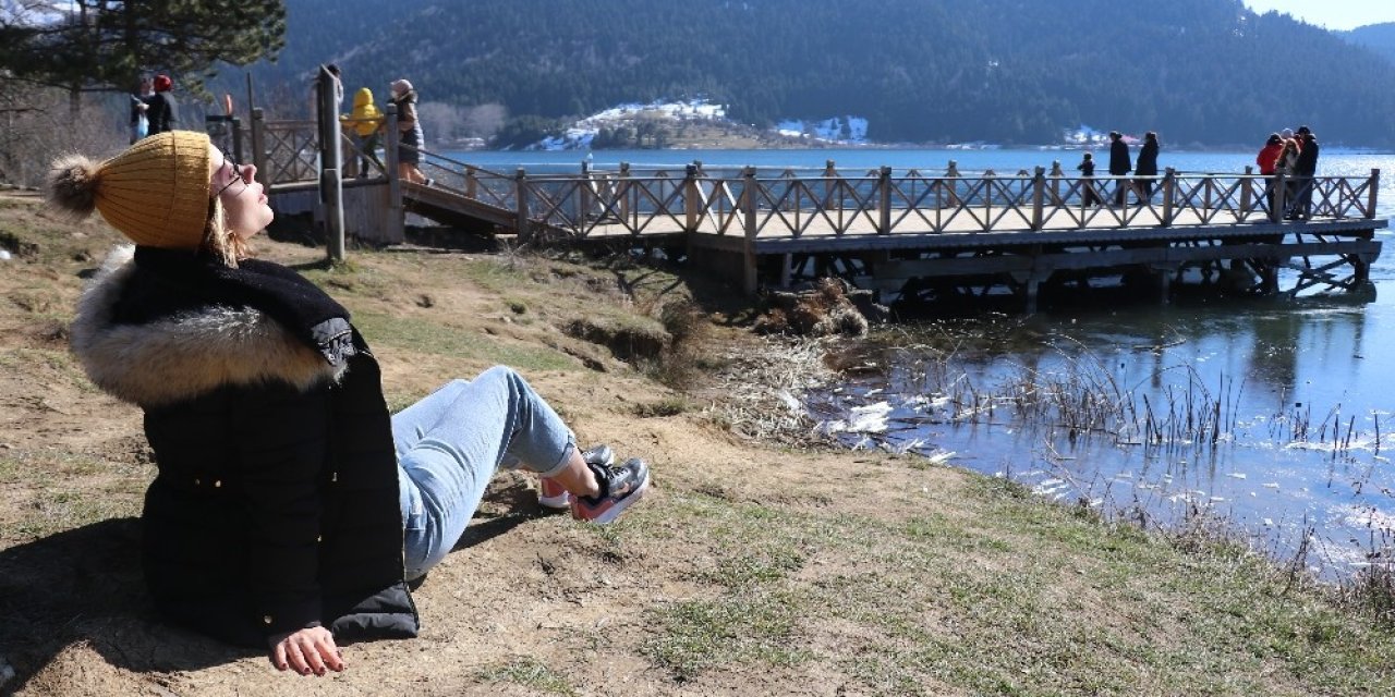 Abant Tabiat Parkı’nda Yazdan Kalma Günler Yaşanıyor