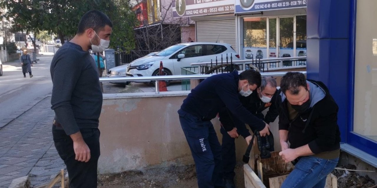 Kuyuya Düşen Kedinin Yardımına İtfaiye Ekipleri Koştu