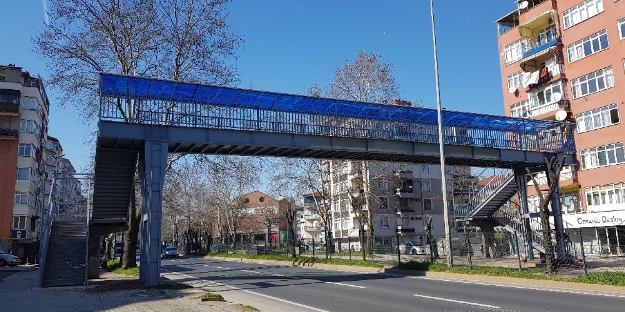 Gölcük’te Üst Geçitlere Bakım Çalışması
