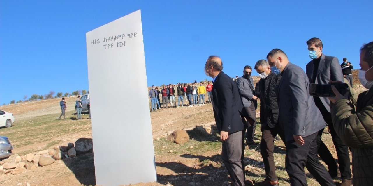 Vali Erin Göbeklitepe Yakınlarındaki Metal Bloğu İnceledi