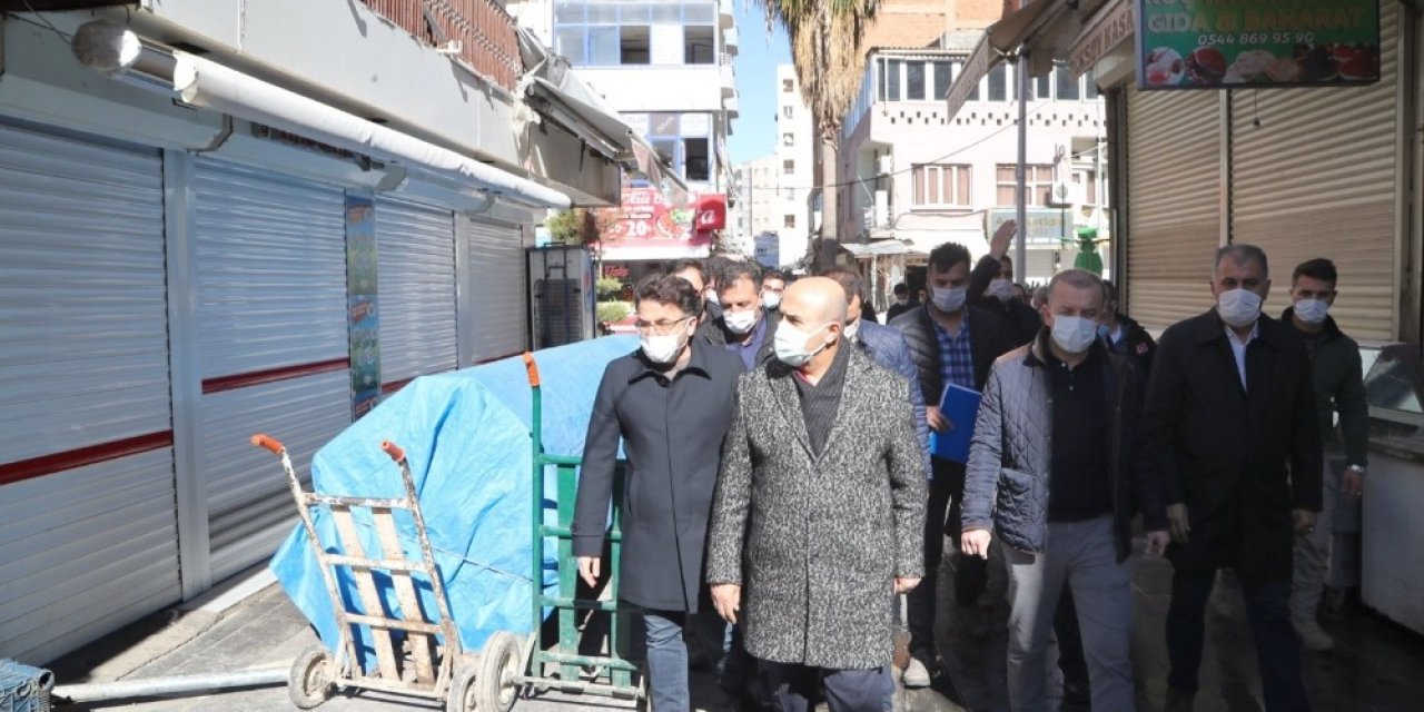 Vali Demirtaş, Kızıltepe Cumhuriyet Meydanında İncelemelerde Bulundu