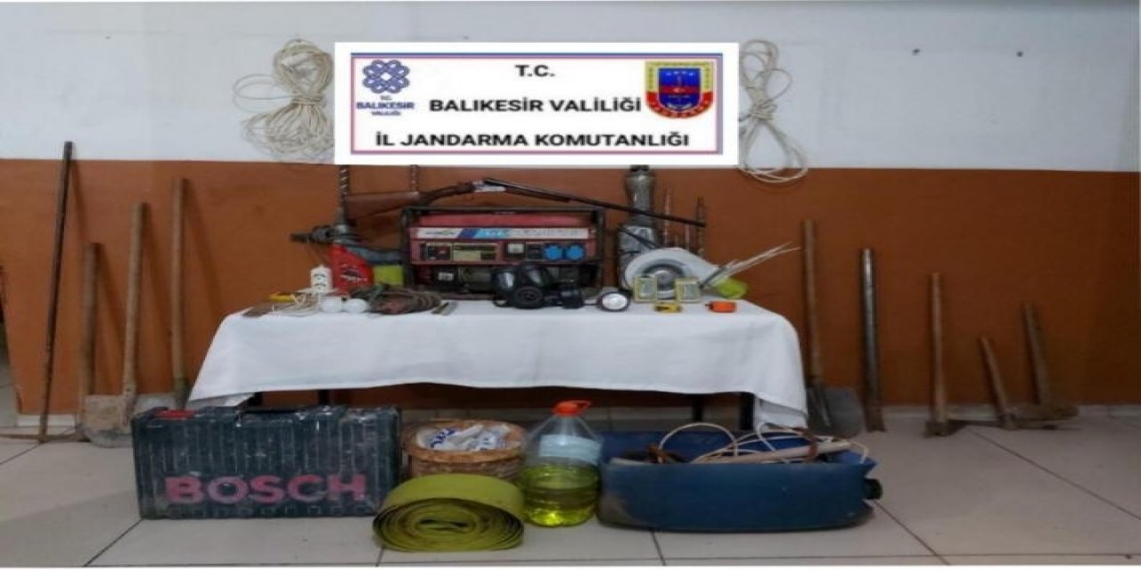 Kaçak Kazı Yaparken Suçüstü Yakalandılar