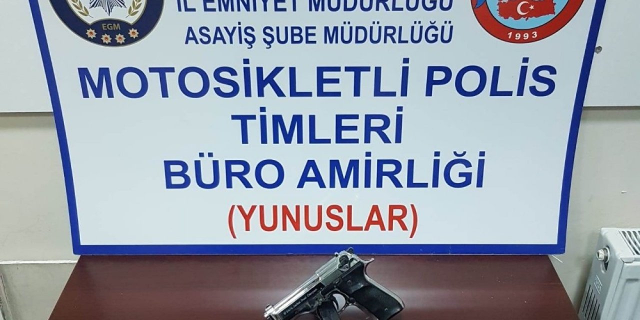 Üzerinden Uyuşturucu, Aracından Kurusıkı Tabanca Çıktı