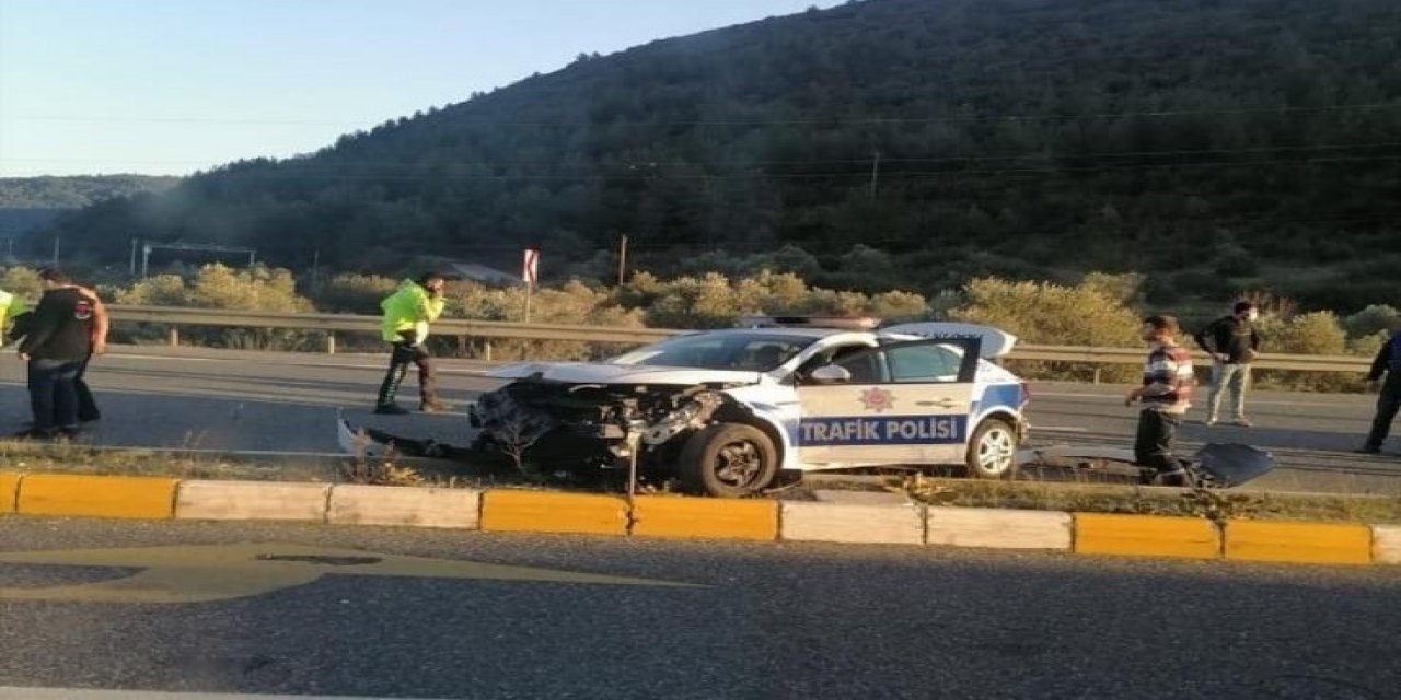 Ula’da Trafik Polisleri Kaza Yaptı