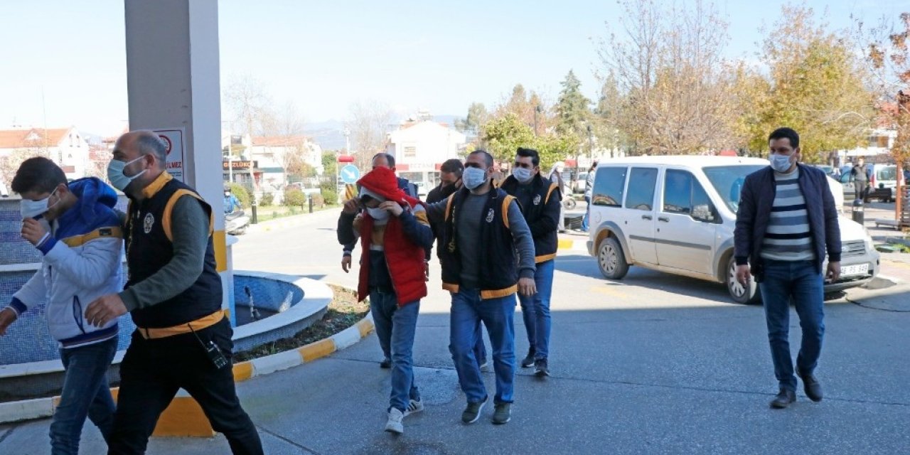 Fethiye’de Hırsızlık Şüphesiyle Gözaltına Alınanlar Adliyeye Sevk Edildi