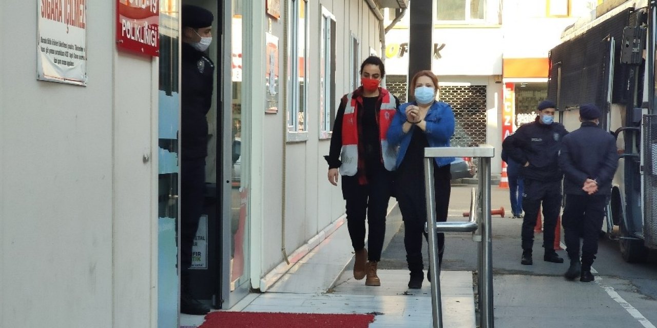 Kadıköy’de Gözaltına Alınan Hdp’liler Sağlık Kontrolünden Geçirildi