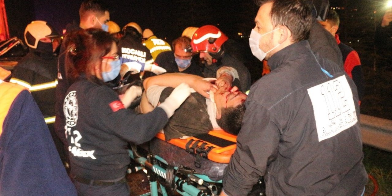 Tırın Arkasına Saplanan Otomobil Kağıt Gibi Yırtıldı: 1 Ölü, 1 Yaralı