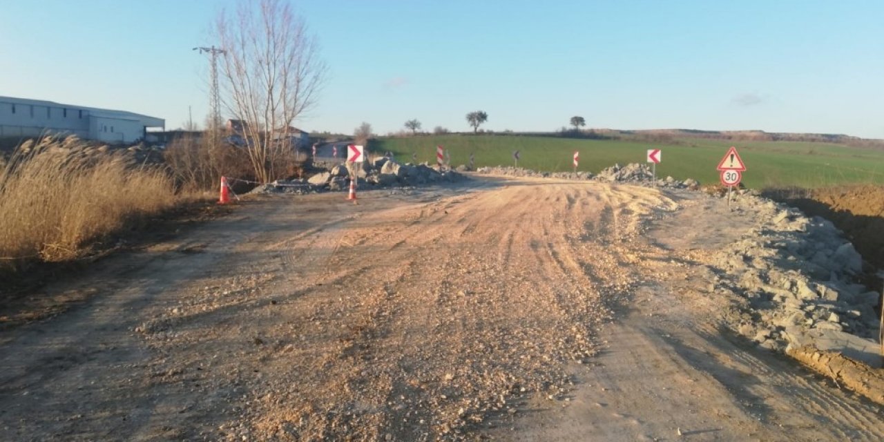 Yıkılan 40 Senelik Köprü İki İlçeyi Birbirinden Ayırmıştı, Yol Yeniden Trafiğe Açıldı