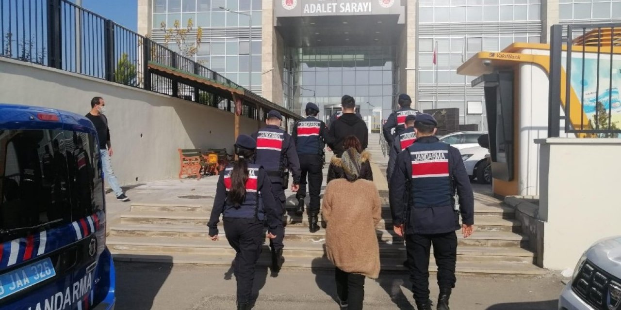 Temizlikçi Kadınların Akıl Almaz Hırsızlık Oyunu