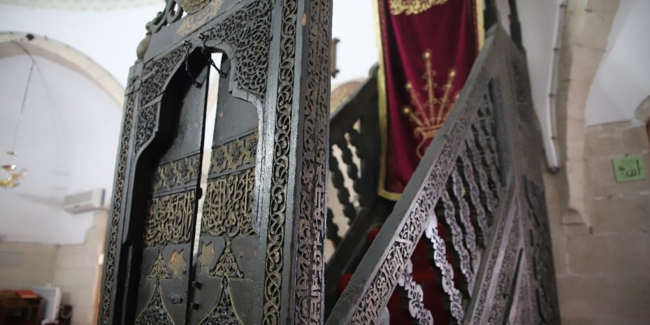 Kündekari Tekniği İle Yapılan Minber 8 Asrı Aşkındır Hizmet Veriyor