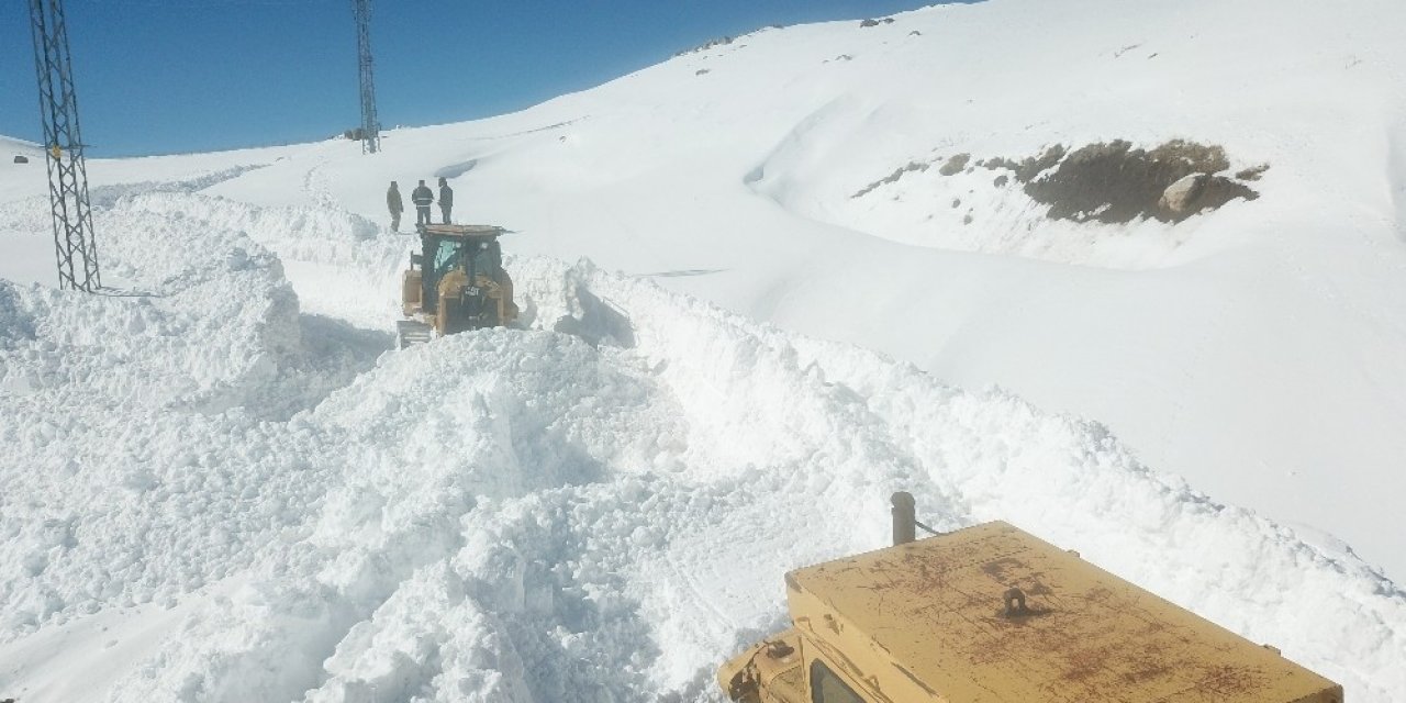 Şırnak’ta Kar Kalınlığı 5 Metreye Ulaştı