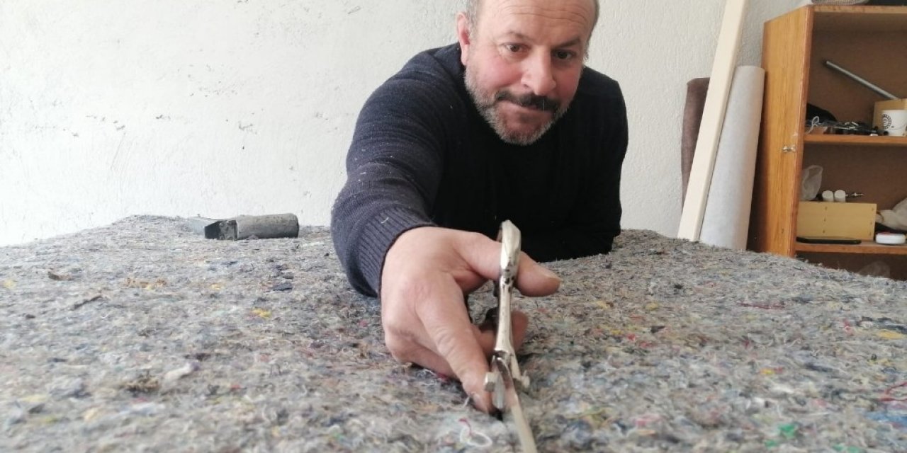 Baba Oğul Döşemecilik Mesleğini Yaşatmaya Çalışıyor