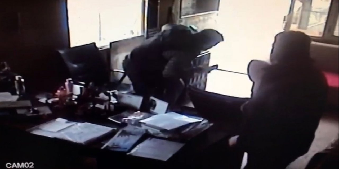 Atmacanın Kovaladığı Kuş Sürüsü Bir Yazıhaneye Daldı