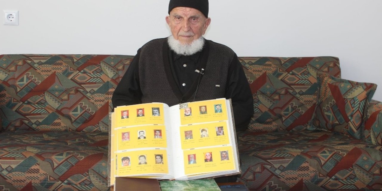 70 Yıldır Ölenlerin Fotoğraf Arşivini Ve Hava Durumunu Not Alıyor