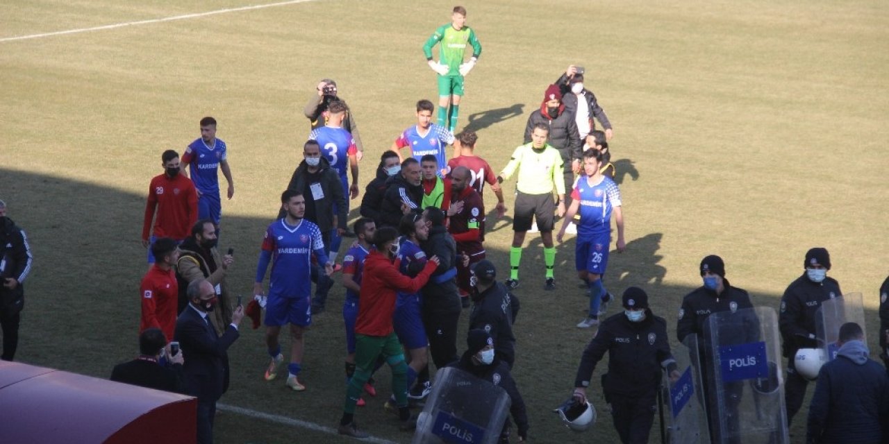 Futbolcu Dil Çıkardı, Ortalık Karıştı
